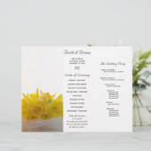 Gele Daffodils op White Tri Fold Wedding Programme (Staand voorkant)