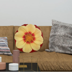 Gele Dahlia op Baksteenrode Bloemen Rond Kussen