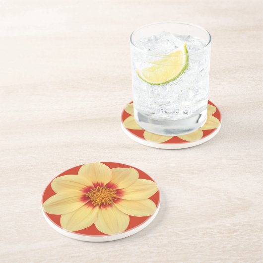 Gele Dahlia op de Rode Floral Zandsteen Onderzetter (Zijkant)