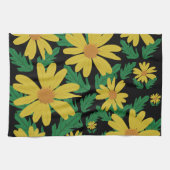 Gele daisy-bloemen met groene bladeren, keuken aan theedoek (Horizontaal)