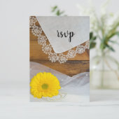 Gele Daisy en Lace Country Barn Wedding RSVP (Staand voorkant)