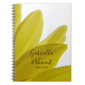 Gele Daisy Flower Petals Weddenschap Notitieboek (Voorkant)