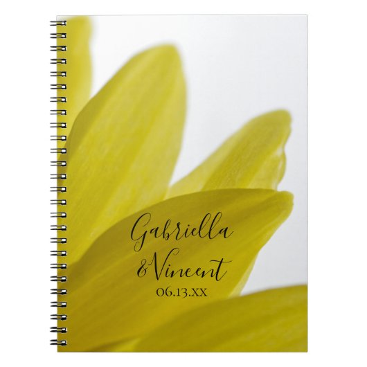Gele Daisy Flower Petals Weddenschap Notitieboek (Voorkant)