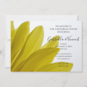 Gele Daisy Petals Wedding Rehearsal Dinner Kaart (Voorkant)
