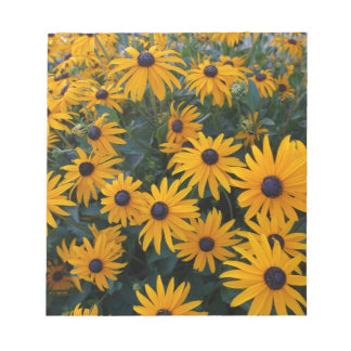 Gele daisy tuinbloemen. notitieblok