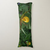 Gele-damessluipbloemen in Bloom Lichaamskussen (Voorkant Verticaal)