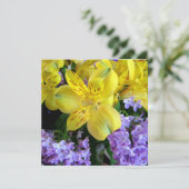 Gele Daylilies & Paarse Lila Bloemen Kaart (Staand voorkant)