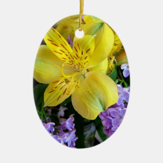 Gele Daylilies & Paarse Lila Bloemen Keramisch Ornament (Voorkant)