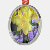 Gele Daylilies & Paarse Lila Bloemen Metalen Ornament (Links)