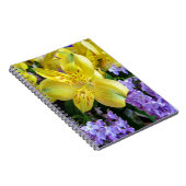 Gele Daylilies & Paarse Lila Bloemen Notitieboek (Rechterzijde)