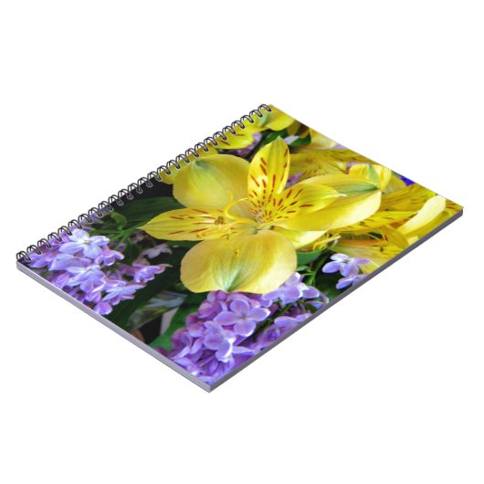 Gele Daylilies & Paarse Lila Bloemen Notitieboek (Linkerzijde)