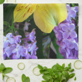 Gele Daylilies & Paarse Lila Bloemen Theedoek (Gevouwen)