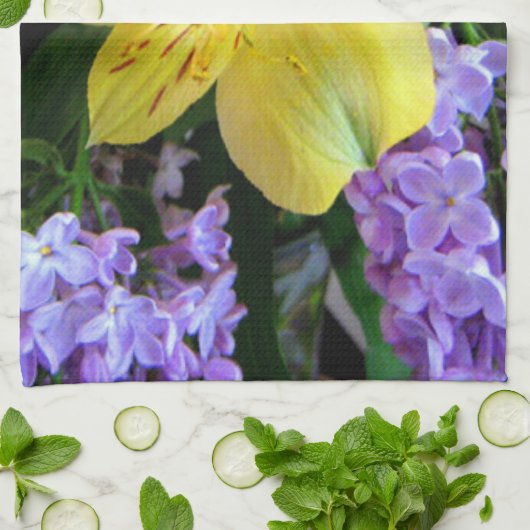 Gele Daylilies & Paarse Lila Bloemen Theedoek (Gevouwen)