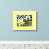 Gele deaffodils canvas afdruk (Insitu (Houten vloer))