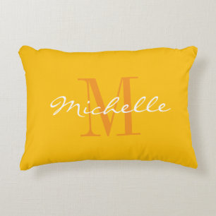 Gele decoratiekussen met stijlvolle naammonogram accent kussen