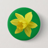 Gele deffodil op groen ronde button 5,7 cm (Voorkant)