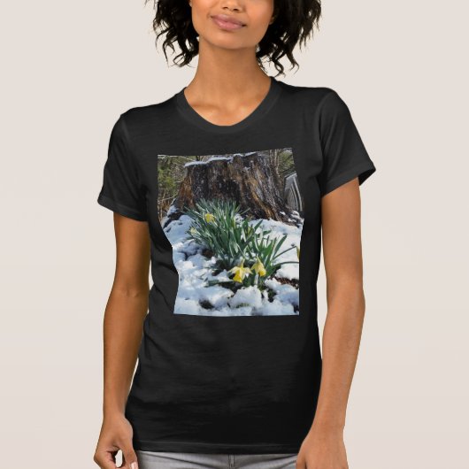 Gele deffodils in de sneeuw t-shirt (Voorkant)