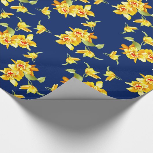 Gele deffodils op blauw cadeaupapier (Hoek)