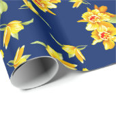Gele deffodils op blauw cadeaupapier (Rol Hoek)