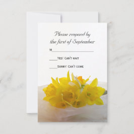 Gele deffodils op White Spring Wedding RSVP Card Kaartje
