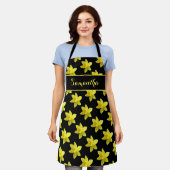 Gele deffodils op zwart, speciaal gepersonaliseerd schort (Gedragen)