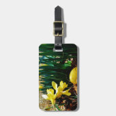 Gele deffodis en een geel paasei bagagelabel (Voorkant verticaal)