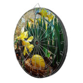 Gele deffodis en een geel paasei dartbord (Voorkant Rechts)