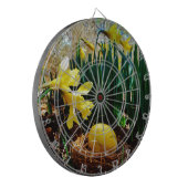 Gele deffodis en een geel paasei dartbord (Voorkant Links)