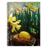 Gele deffodis en een geel paasei notitieboek (Voorkant)