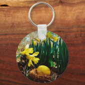Gele deffodis en een geel paasei sleutelhanger (Voorkant)