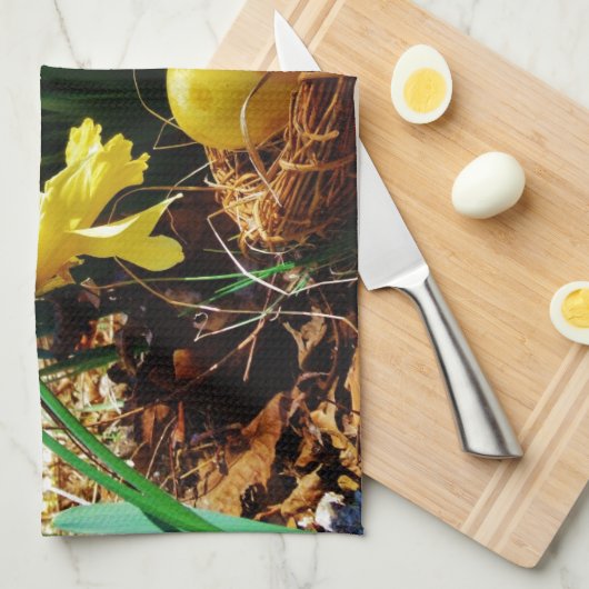 Gele deffodis en een geel paasei theedoek (Quarter Fold)