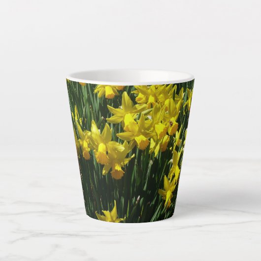 Gele deffodis ik Cheery Spring Flowers Latte Mok (Voorkant)