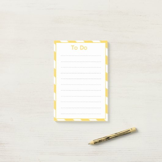 Gele dekletjes om een lijst op te stellen post-it® notes (Op bureau)