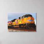 Gele Diesel Locomotief Trein 24 "x16" Groot Canvas Afdruk (Voorkant)