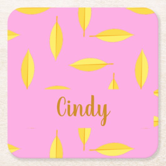 Gele droge bladeren, aangepaste naam roze kartonnen onderzetters (Voorkant)
