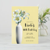 Gele Easter Lilies Vaas Bloemstuk Verjaardagsfeest Kaart (Staand voorkant)