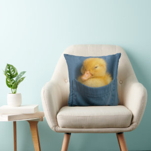 Gele Eend in een Blauwe T-shirt Zak Kussen