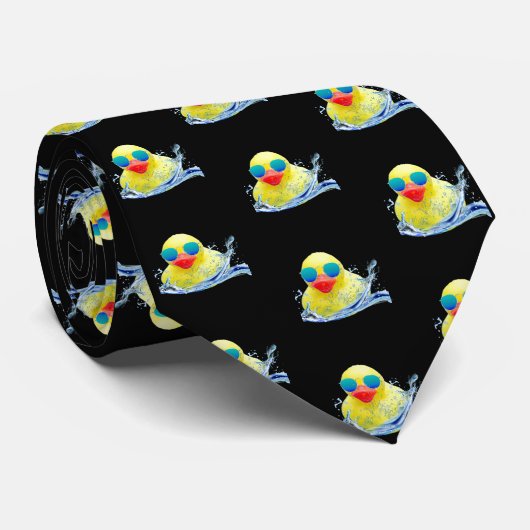 Gele eenden met zonnebril in water stropdas (Opgerold)