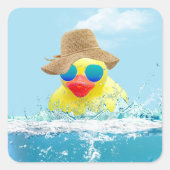 Gele eenden met zonnebril in water vierkante sticker (Voorkant)
