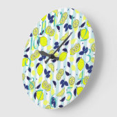 Gele emons van het zomerpatroon op blauwe strepen grote klok (Hoek)