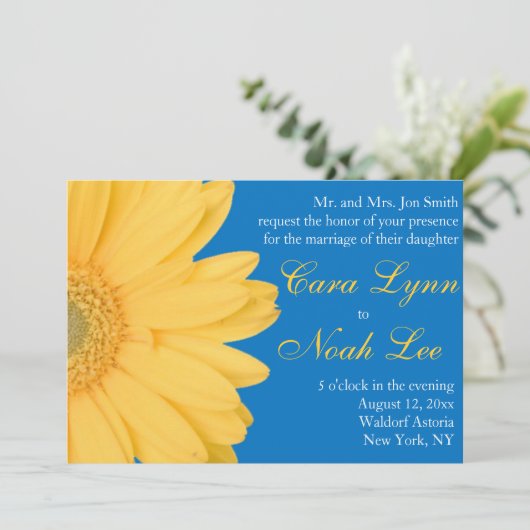 Gele en blauwe Gerber Daisy Wedding Invitation Kaart (Staand voorkant)