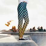 Gele en blauwe Leggings<br><div class="desc">Voeg een pop vette retro grafiek aan uw oorlogsdrobe met de Gecontroleerde Blauwe en Gele ZonneonsetLeggings toe.</div>