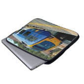 Gele en blauwe trein laptop sleeve (Voorkant onderkant)