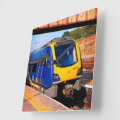 Gele en blauwe trein vierkante klok (Hoek)
