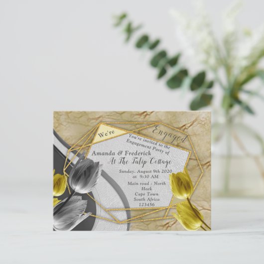 Gele en gele tulpen op textuur. uitnodiging briefkaart (Staand voorkant)