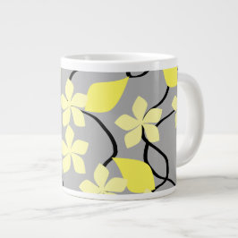 Gele en grijze bloemen. Bloemmotief. Grote Koffiekop