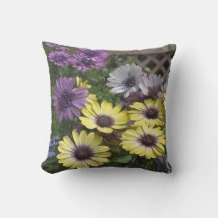 Gele en Paarse African Daisies OutDoor Pillow Buitenkussen