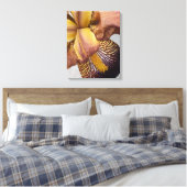 Gele en paarse baardiris bloemstuk canvas afdruk (Insitu (Slaapkamer))