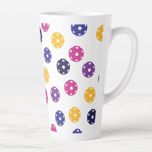 💛 Gele en 💜 paarse pickleballen op wit Latte Mok (Rechts)