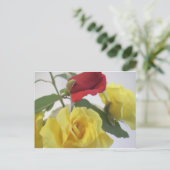 Gele en rode rozen briefkaart (Staand voorkant)